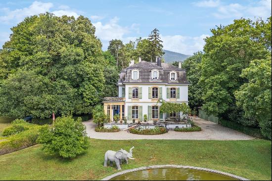 Sublime mansion with lake access