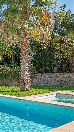 Charming villa in the centre of Saint-Tropez with garden and pool