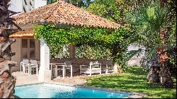 Charming villa in the centre of Saint-Tropez with garden and pool