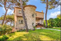 Provencal villa with a sea view and view of La Garoupe Bay