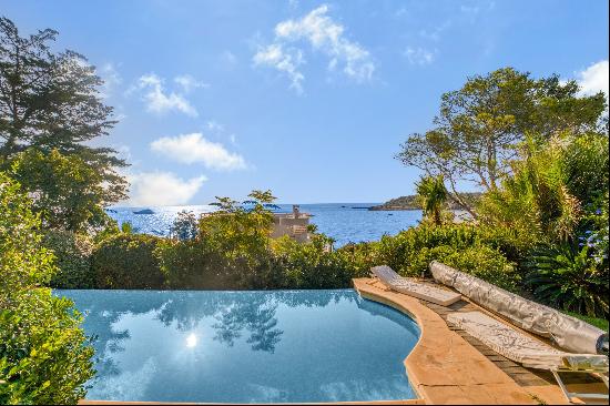 Provencal villa with a sea view and view of La Garoupe Bay