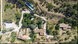 L'Isle-sur-la-Sorgue - Renovated farmhouse with house and outbuildings