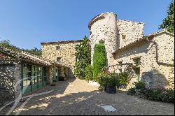 L'Isle-sur-la-Sorgue - Renovated farmhouse with house and outbuildings