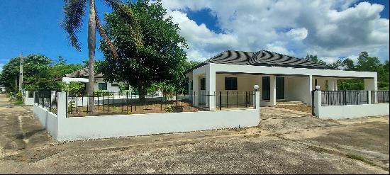Brand new semi-detached house in Village 41, Krachet, Rayong