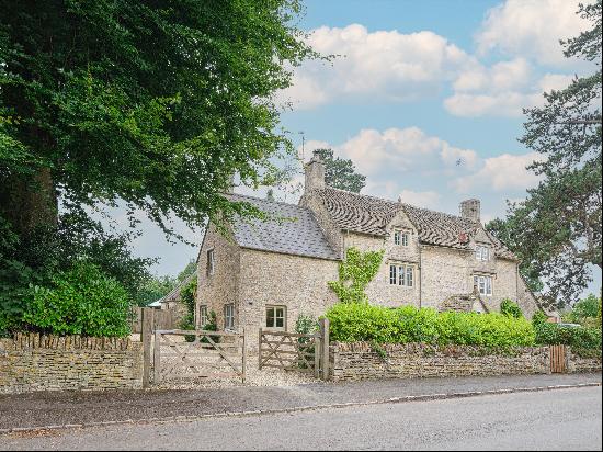 A truly charming Grade II listed Cotswold house with spacious accommodation and beautifull