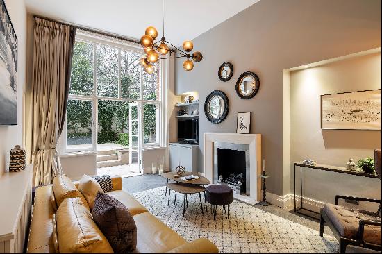 Beautiful two bedroom flat for sale on the river in Chelsea, SW3.