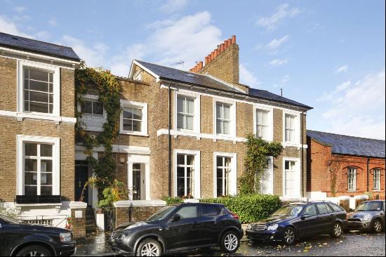 A unique five bedroom house in the tranquil streets of Chelsea