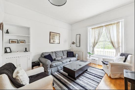 A well proportioned 2 double bedroom apartment to rent on Queen's Gardens, Hyde Park.