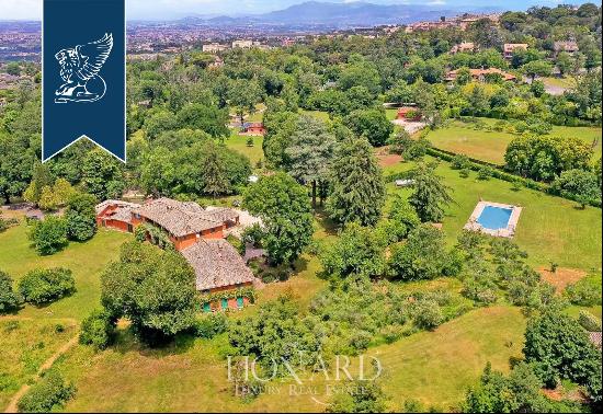 Historical villa with a pool and private park for sale between Frascati and Grottaferrata