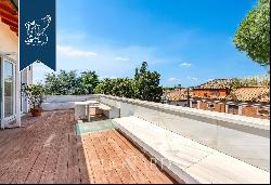 Majestic, renovated hisorical villa with panoramic terraces and a garage for sale in Rome