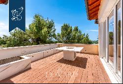 Majestic, renovated hisorical villa with panoramic terraces and a garage for sale in Rome