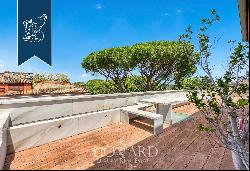 Majestic, renovated hisorical villa with panoramic terraces and a garage for sale in Rome