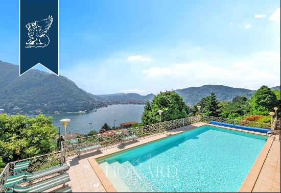 Panoramic flat with lake-facing terraces for sale in Como