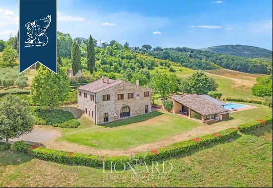 Charming farmhouse with a view over the surrounding vineyards for sale a few kilometres fr