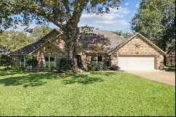 CUSTOM HOME WITH BEAUTIFUL LANDSCAPING ON LAKE PALESTINE