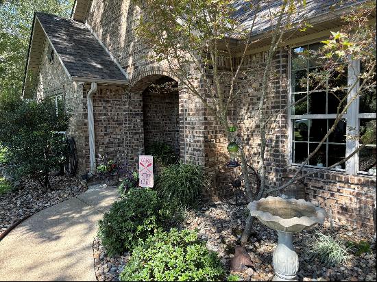 CUSTOM HOME WITH BEAUTIFUL LANDSCAPING ON LAKE PALESTINE