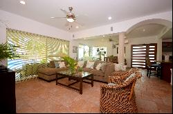 DUPLEX 6 BEDROOM HOME NEAR THE BEACH