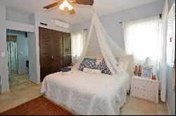 DUPLEX 8 BEDROOM HOME NEAR THE BEACH