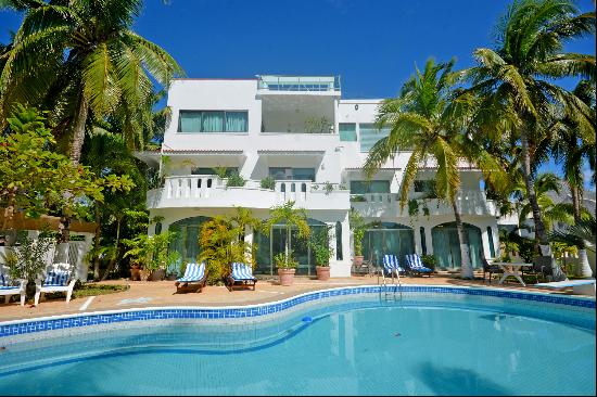 DUPLEX 8 BEDROOM HOME NEAR THE BEACH