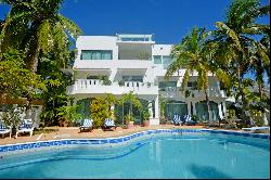 DUPLEX 8 BEDROOM HOME NEAR THE BEACH