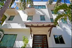 DUPLEX 8 BEDROOM HOME NEAR THE BEACH