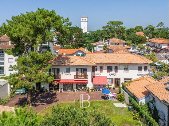 HOSSEGOR, IN THE HEART OF THE TOWN CENTER, 370 sqm HOUSE