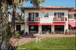 HOSSEGOR, IN THE HEART OF THE TOWN CENTER, 370 sqm HOUSE