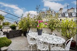 Paris 14th District - An ideal pied a terre with a terrace