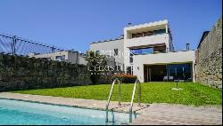 Five bedroom villa with pool, for sale, in Boavista, Porto, Portugal