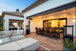 Exquisite contemporary villa in Lomas de la Quinta with stunning panoramic sea views