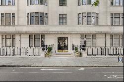 Modern lateral living in Portland Place