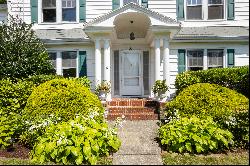 Historic, charming & welcoming Dutch Colonial blocks from Historic Downtown Myst