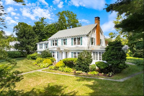 Historic, charming & welcoming Dutch Colonial blocks from Historic Downtown Myst