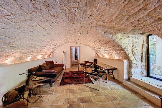 EXCLUSIVITE. CHARMING STONE VILLAGE HOUSE WITH EXTERIORS