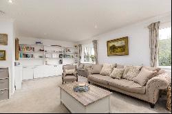 East Lillypot, Trinity, Edinburgh, EH5 3BH