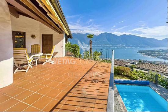 Beautiful Mediterranean villa with panoramic lake view & outdoor pool for sale in Brione 