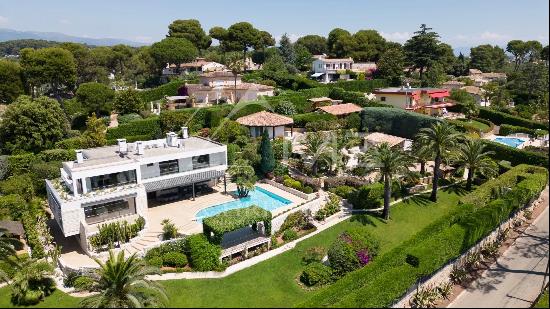 Contemporary Property panoramic Sea view in Prestigious Estate.