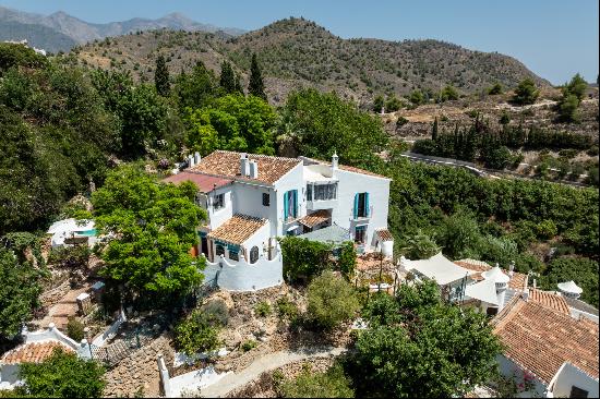 CORTIJO LA PERRINDA, an enchanting refuge in the mountains of Frigiliana, Andalusia