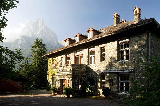 CHARMING HISTORIC VILLA IN THE HEART OF THE DOLOMITES