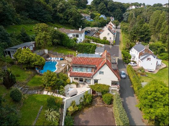 Sea View Property Overlooking Anne Port Bay