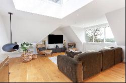 Castle Hill, Farnham, Surrey, GU9 7JF