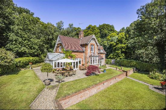 Lime Avenue, Kingwood Common, Henley-on-Thames, Oxfordshire, RG9 5NL