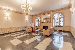 OVERSIZED ONE BEDROOM IN FOREST HILLS