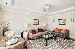 Beautiful two-bedroom apartment lying in the heart of Mayfair