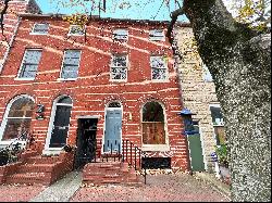 Federal Townhouse in Historic District