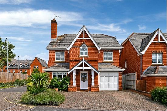 Nightingale Walk, Windsor, Berkshire, SL4 3HS