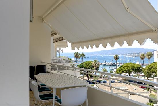 Luxury Apartment - Croisette, Cannes: Panoramic Sea Views and High-End Finishes