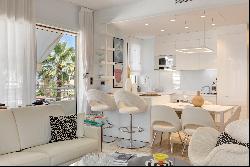 Luxury Apartment - Croisette, Cannes: Panoramic Sea Views and High-End Finishes