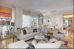 Luxury Apartment - Croisette, Cannes: Panoramic Sea Views and High-End Finishes