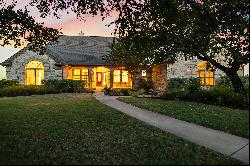 Equestrian Single-Story on Three Acres 25 Minutes to Downtown Austin